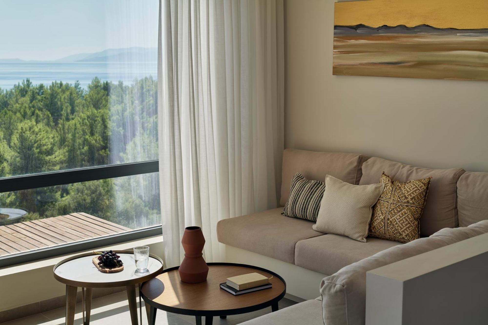 Celestial All Suites Afrato Szoba fotó